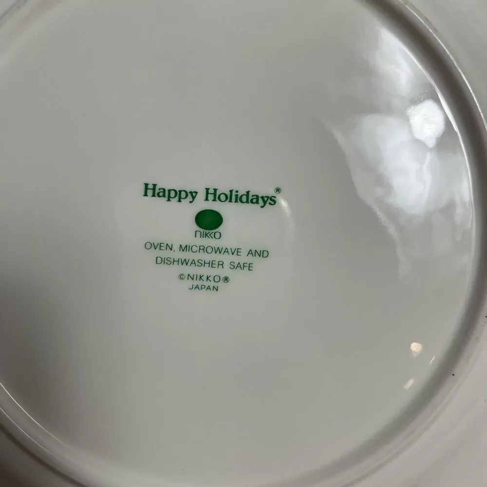 Niko Happy Holidays 1Dinner plate .oven ,microwave and dishwasher safe